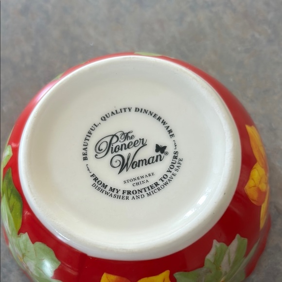 The Pioneer Woman Green and White Bakeware Set. One says love the other comfort - Picture 6 of 6